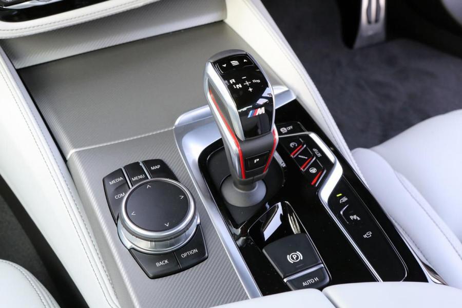 Детали интерьера BMW M5 (F90) 2018 года  (JP) (фото 33 из 33)